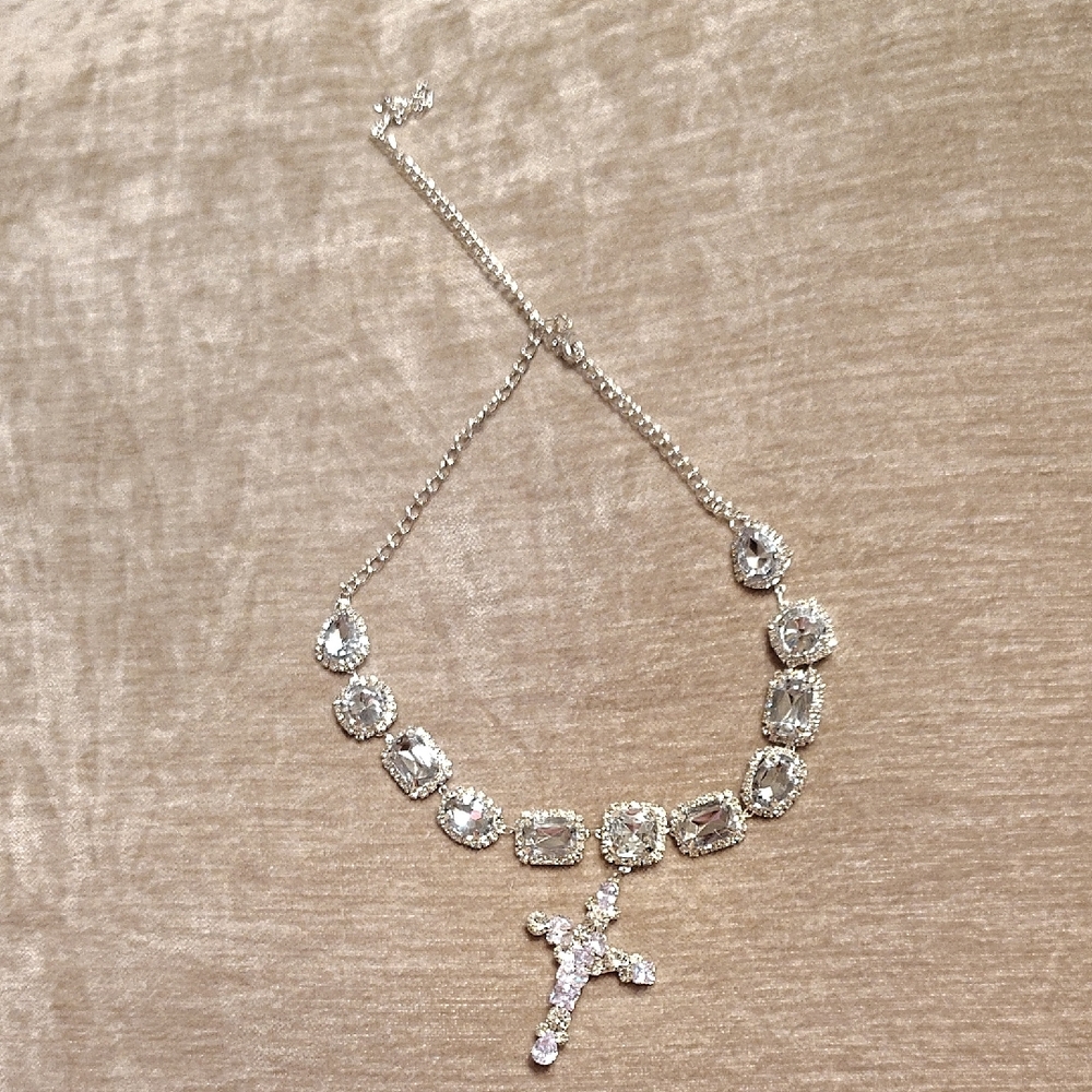 Elegant Silver Cross Pendant Necklace